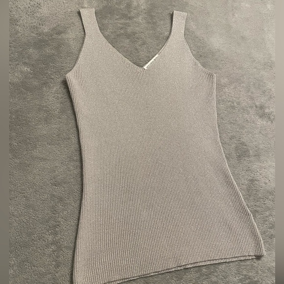 Amazing top and sweater - Picture 8 of 9